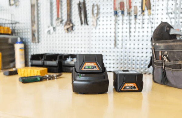 STIHL AK 30 Lithium-Ion Battery - Image 3